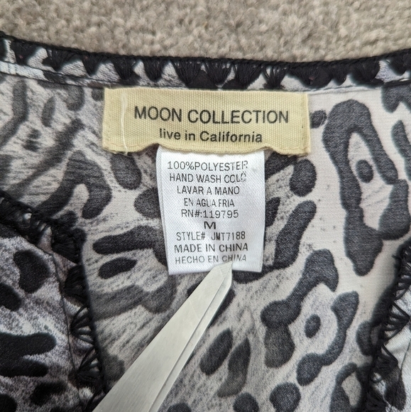 FLORAL embroidered satin bat arm blouse - Picture 4 of 11